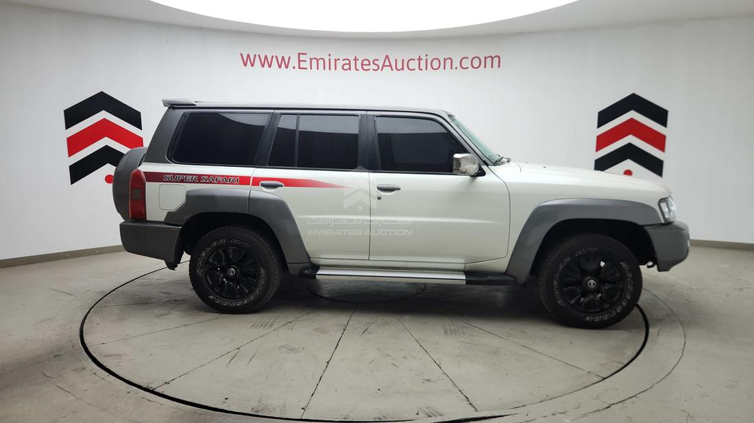 2019 Nissan Patrol — Right Full View — Photo 38