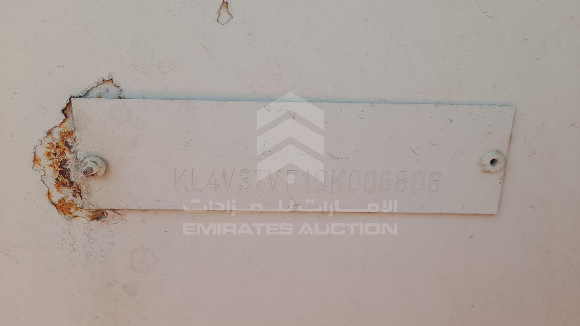 0 LOW BED 3 AXLES VIN: KL4V3TVF1DK006806