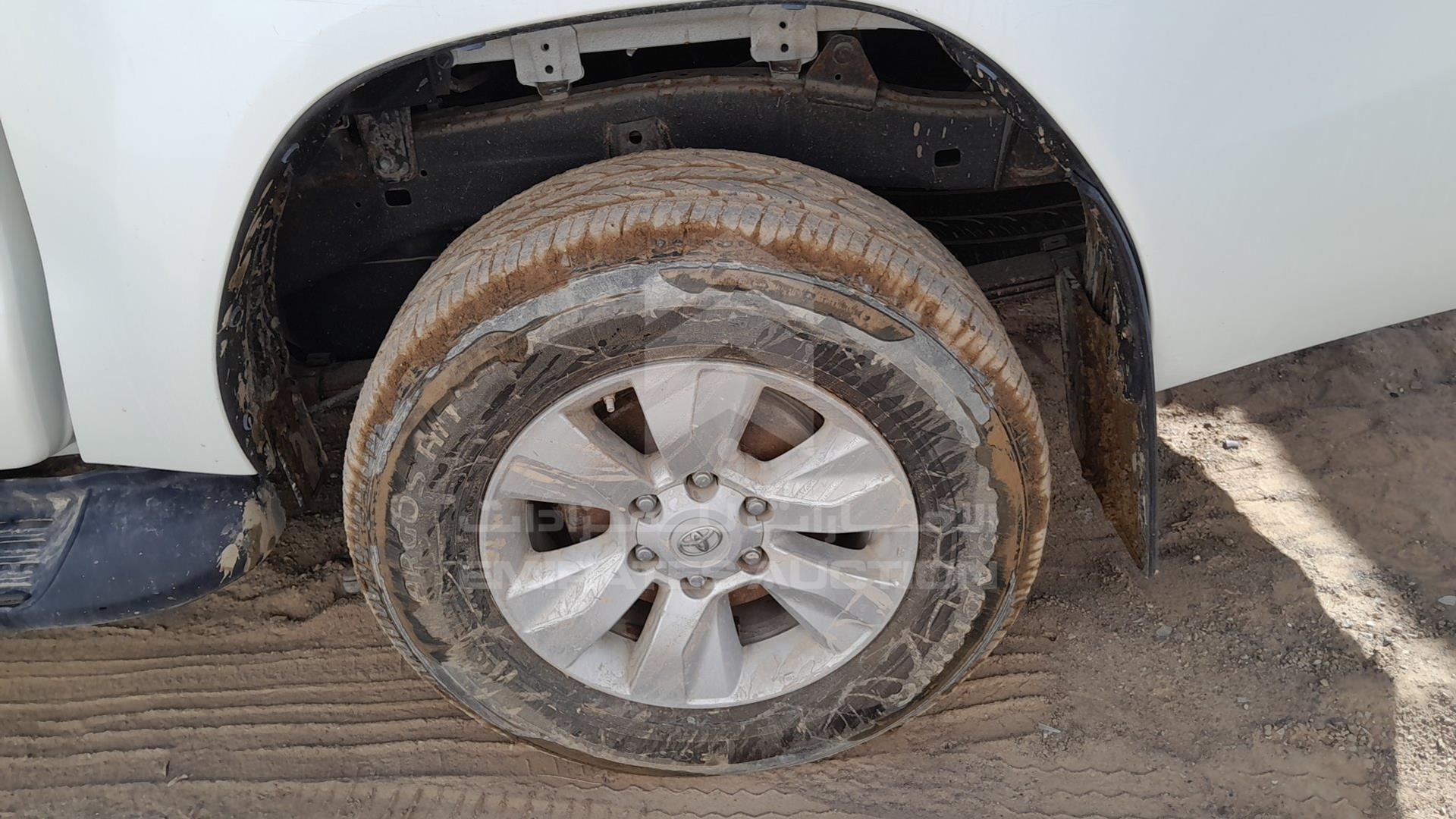 2020 TOYOTA HILUX VIN: MR0HX8CD4L1400235