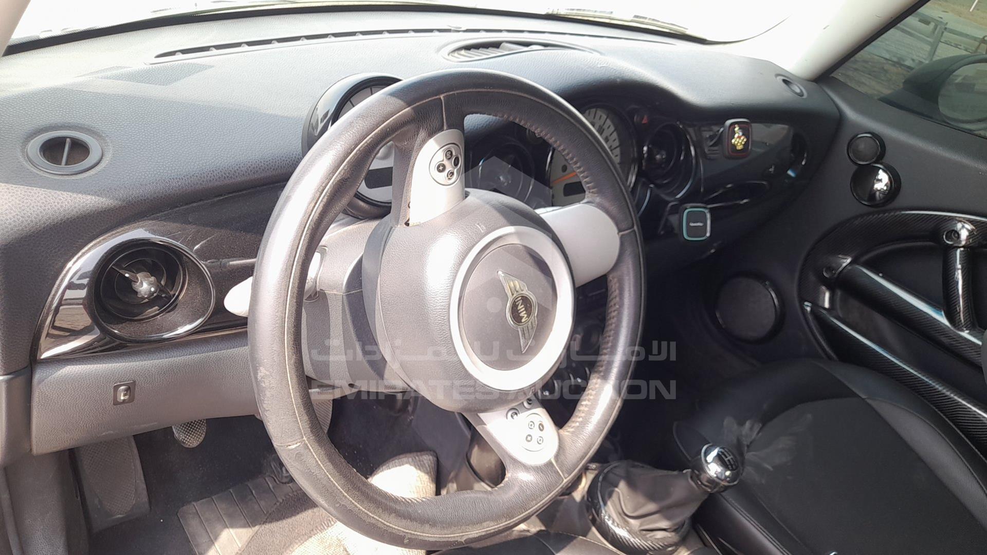 2005 MINI COOPER VIN: WMWRC33595TK60424