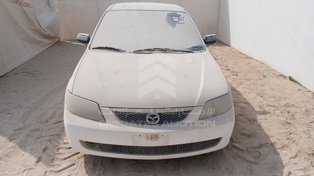 مازدا 323 2003 — الزاوية الأمامية بالكامل — صورة 1