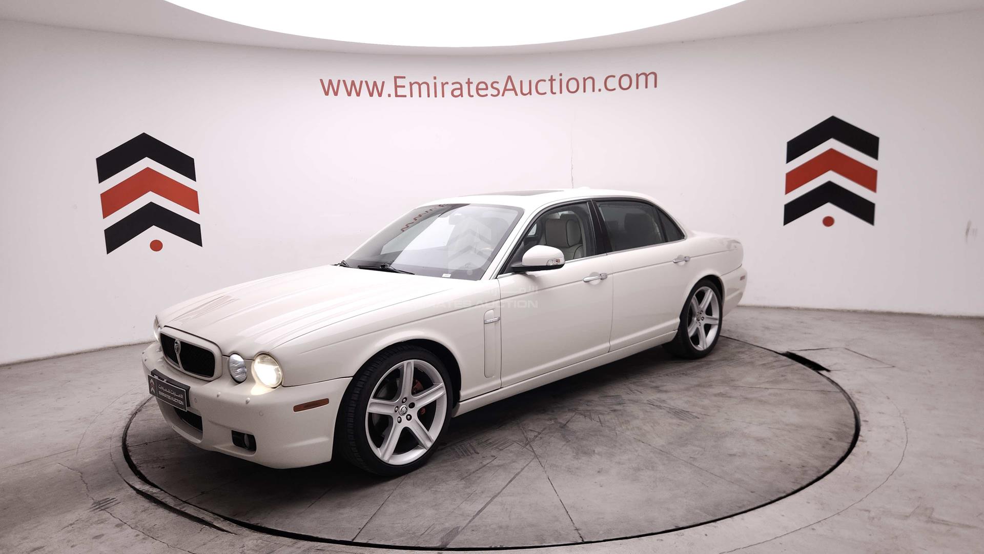 2008 JAGUAR X J 8 VIN: SAJAA89F58SH25430