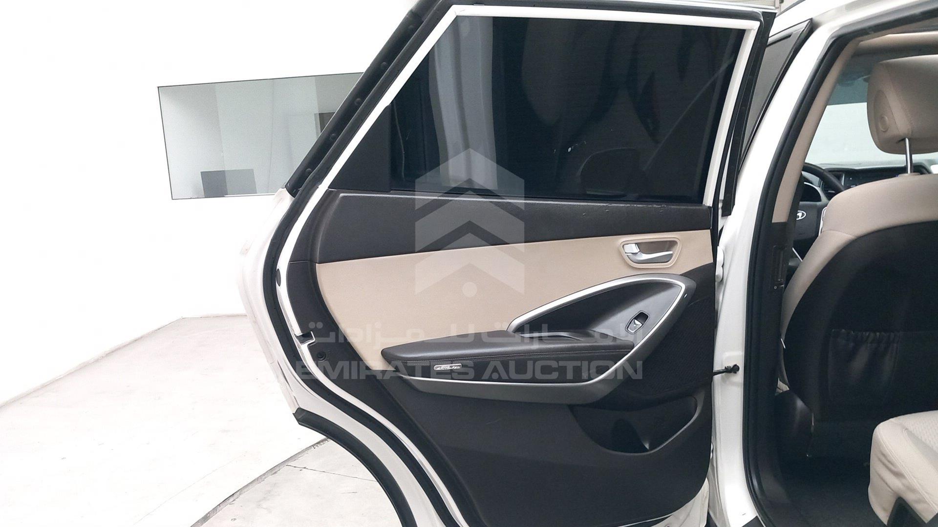 2016 HYUNDAI SANTA FE VIN: KMHSN81EXGU114119