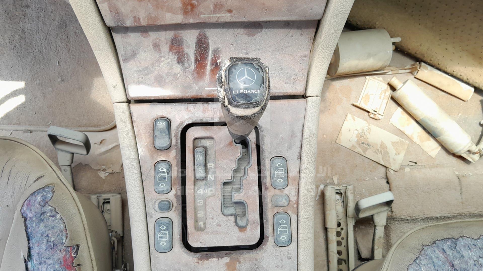 0 MERCEDES --- VIN: WDB2100611A788742