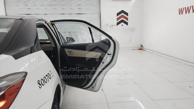 RKLBB9HE8H5198951 Auction: EmiratesAuction Lot: 404127 RKLBB9HE8H5198951 Toyota Corolla 2017 WHITE Photo 21