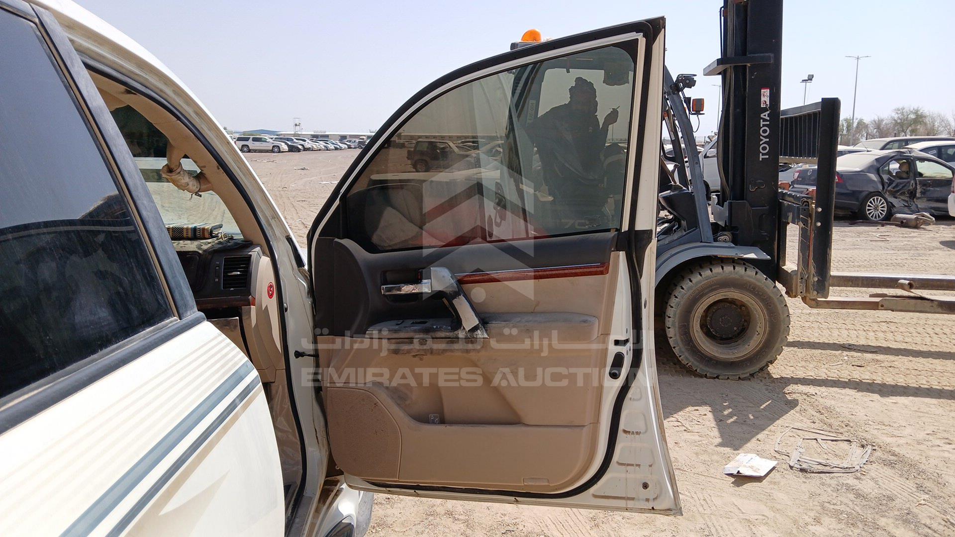 2015 TOYOTA LAND CRUISER VIN: JTMHY05J1F4035936
