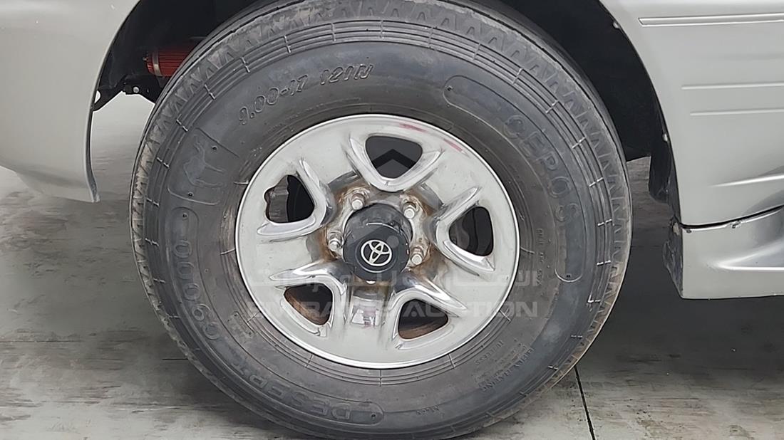 2002 Lexus LX 470 — Front Left Tyre — Photo 34