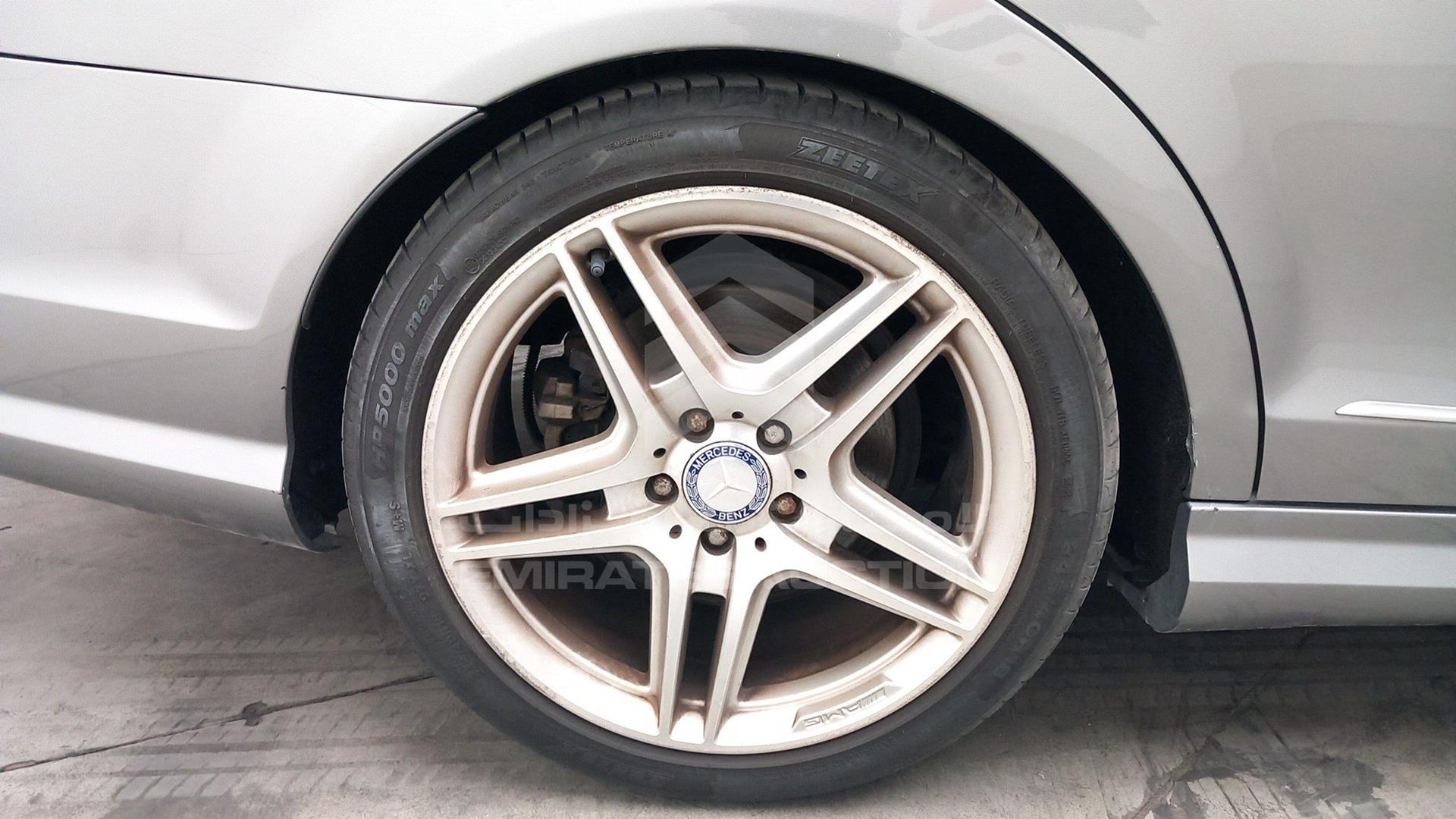 2011 MERCEDES C200 VIN: WDDGF4JB0BF586306