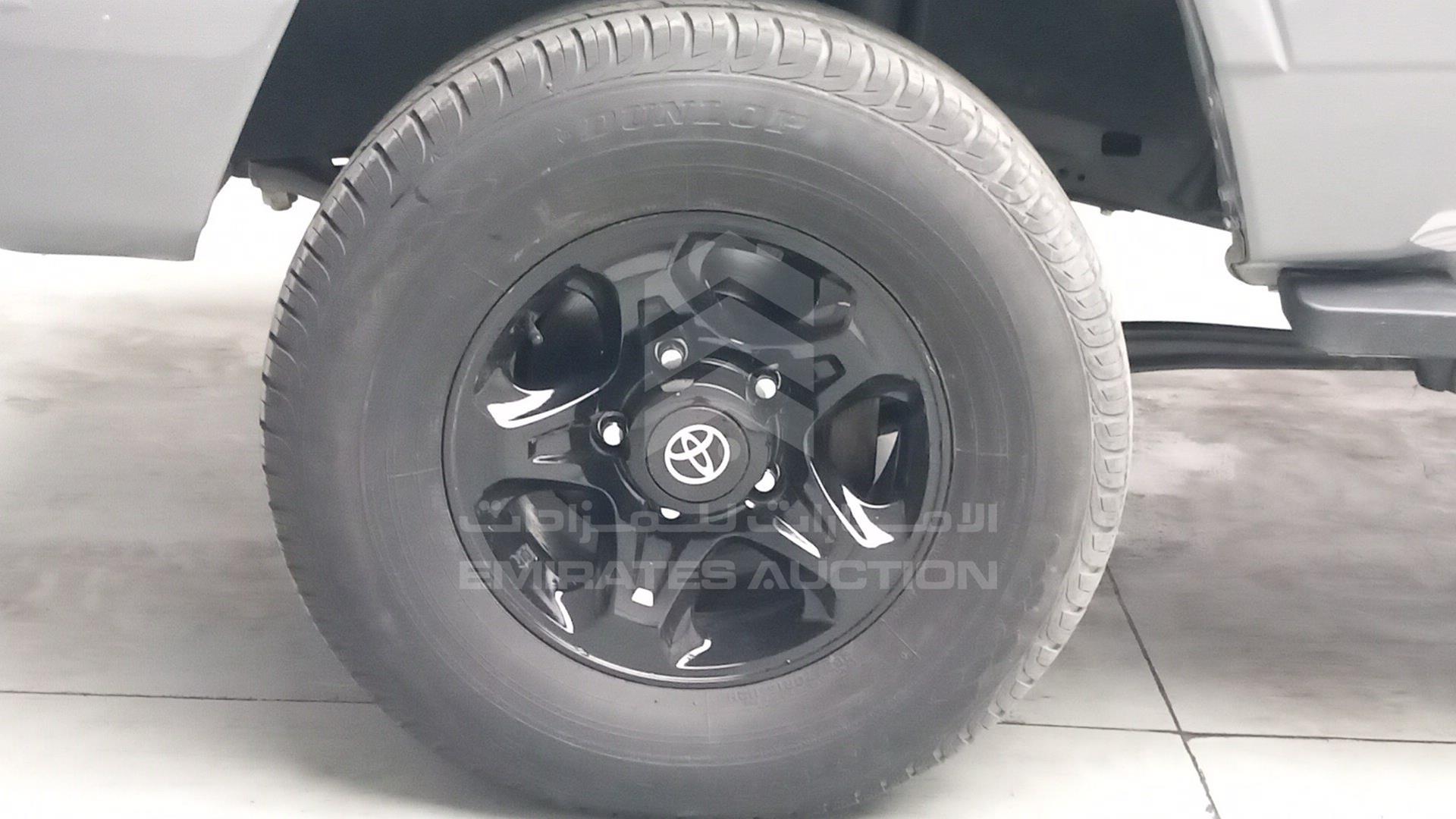 2016 TOYOTA LAND CRUISER VIN: JTFLU71J2G7037416