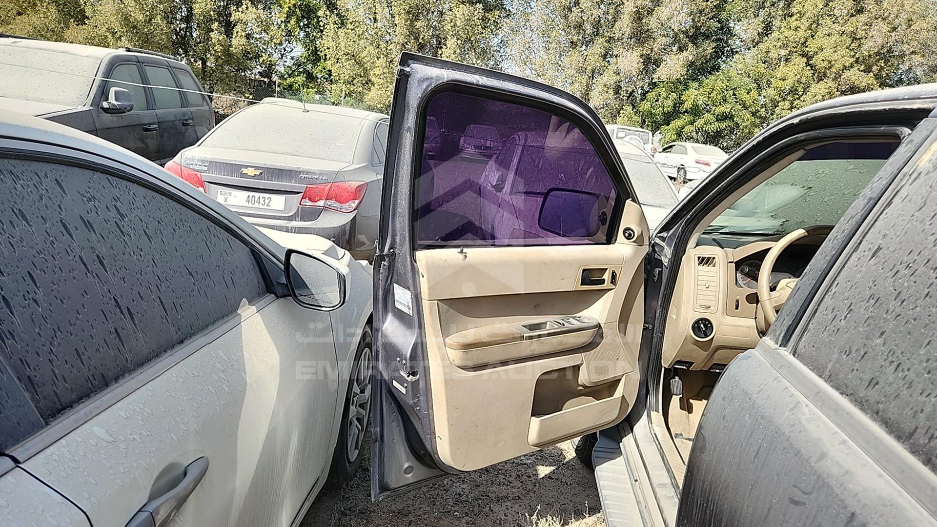 2008 FORD ESCAPE VIN: 1FMCU93118KA54512