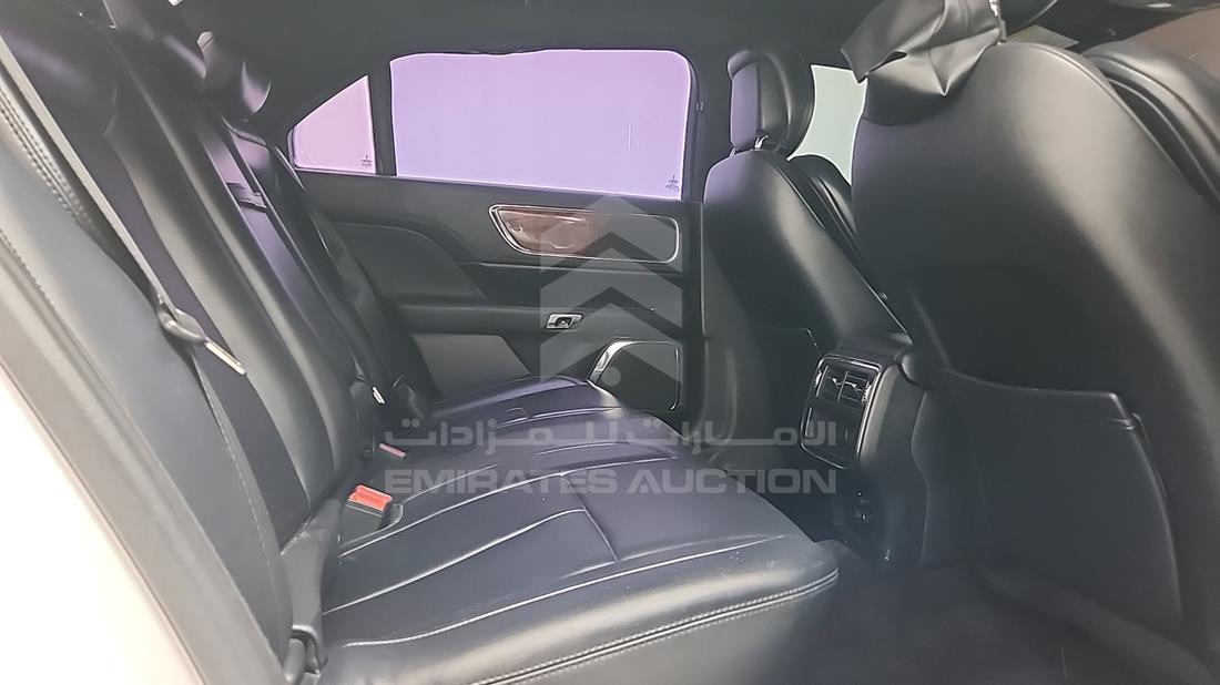 لينكولن Continental 2017 — زاوية الراكب الخلفي اليمنى — صورة 28