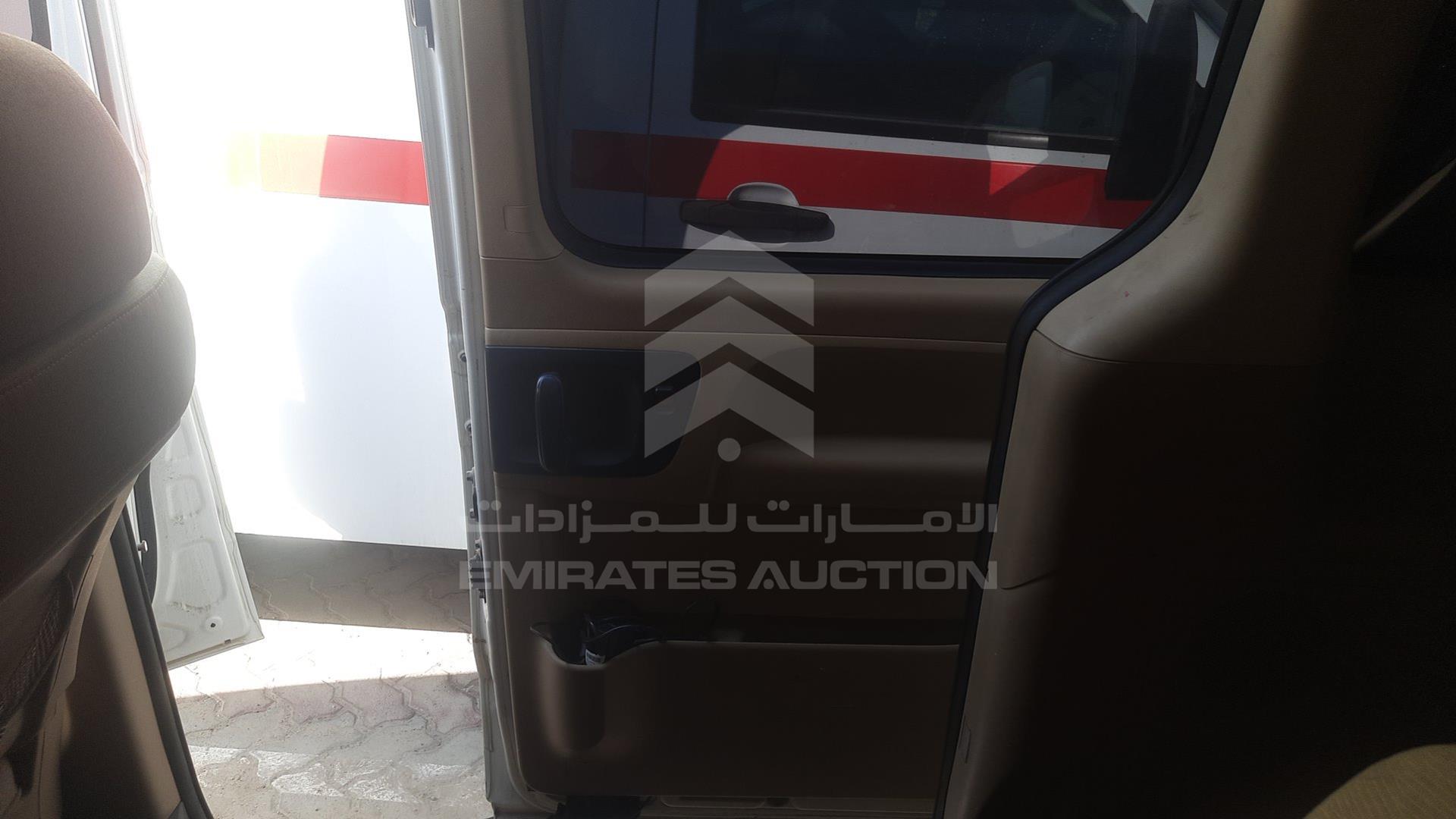 2016 HYUNDAI H1 VIN: KMJWA37R8GU761238