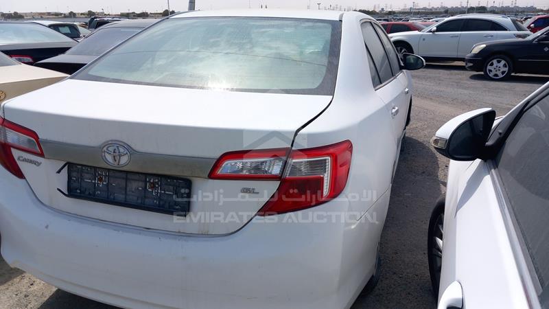6T1BF9FK0CX386855 Auction: EmiratesAuction Lot: 403871 6T1BF9FK0CX386855 Toyota Camry 2012 WHITE Photo 9