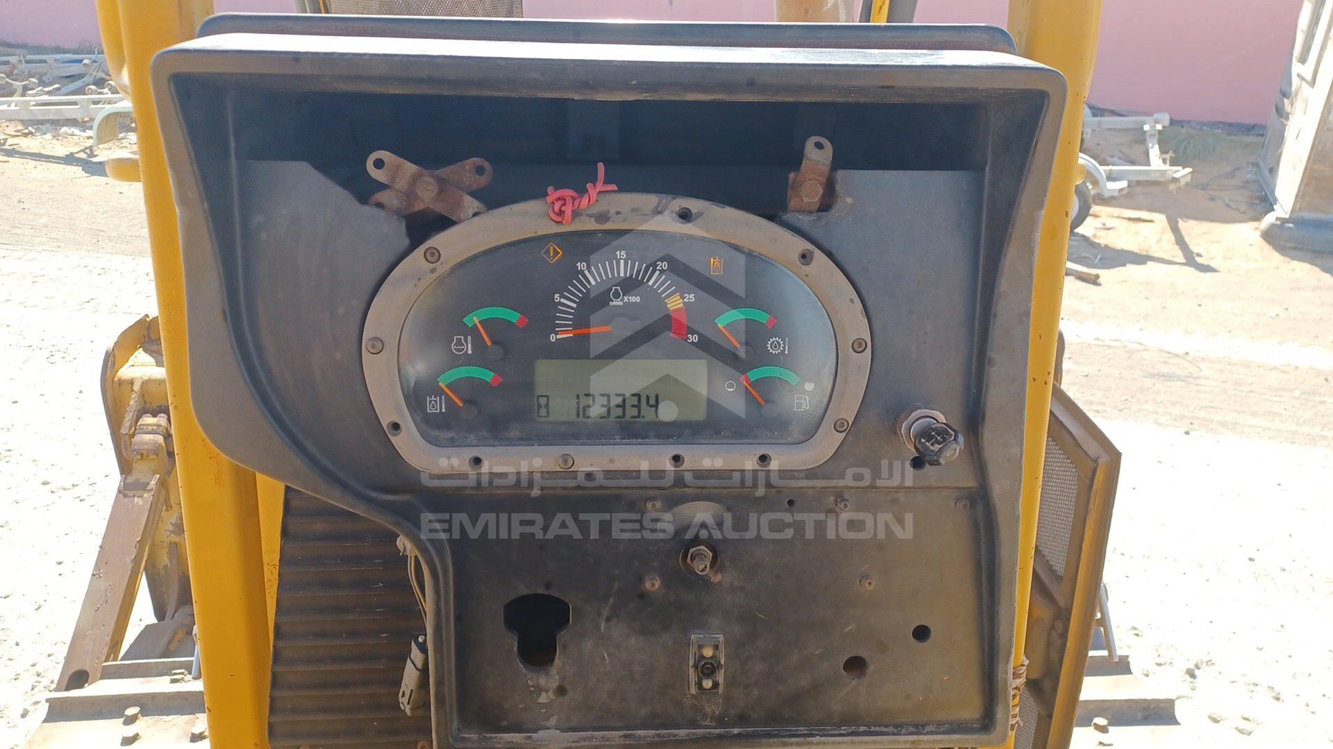 2015 CATERPILLAR D6R VIN: CAT00D6RTEMM00277