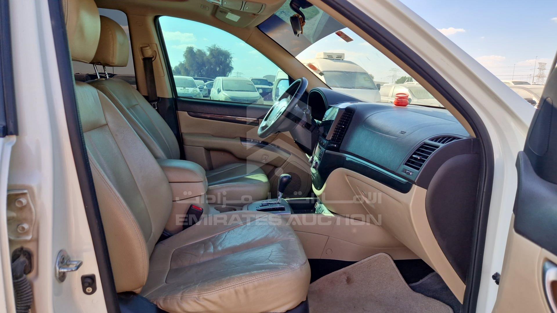 2011 HYUNDAI SANTA FE VIN: KMHSH81G6BU721605