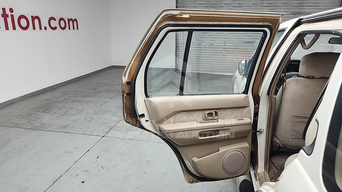 نيسان باث فايندر 2002 — الإطار الخلفي الأيسر — صورة 31