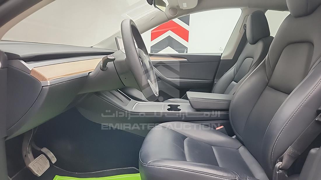 تيسلا Model Y 2024 — زاوية السائق الأمامية اليسرى — صورة 14