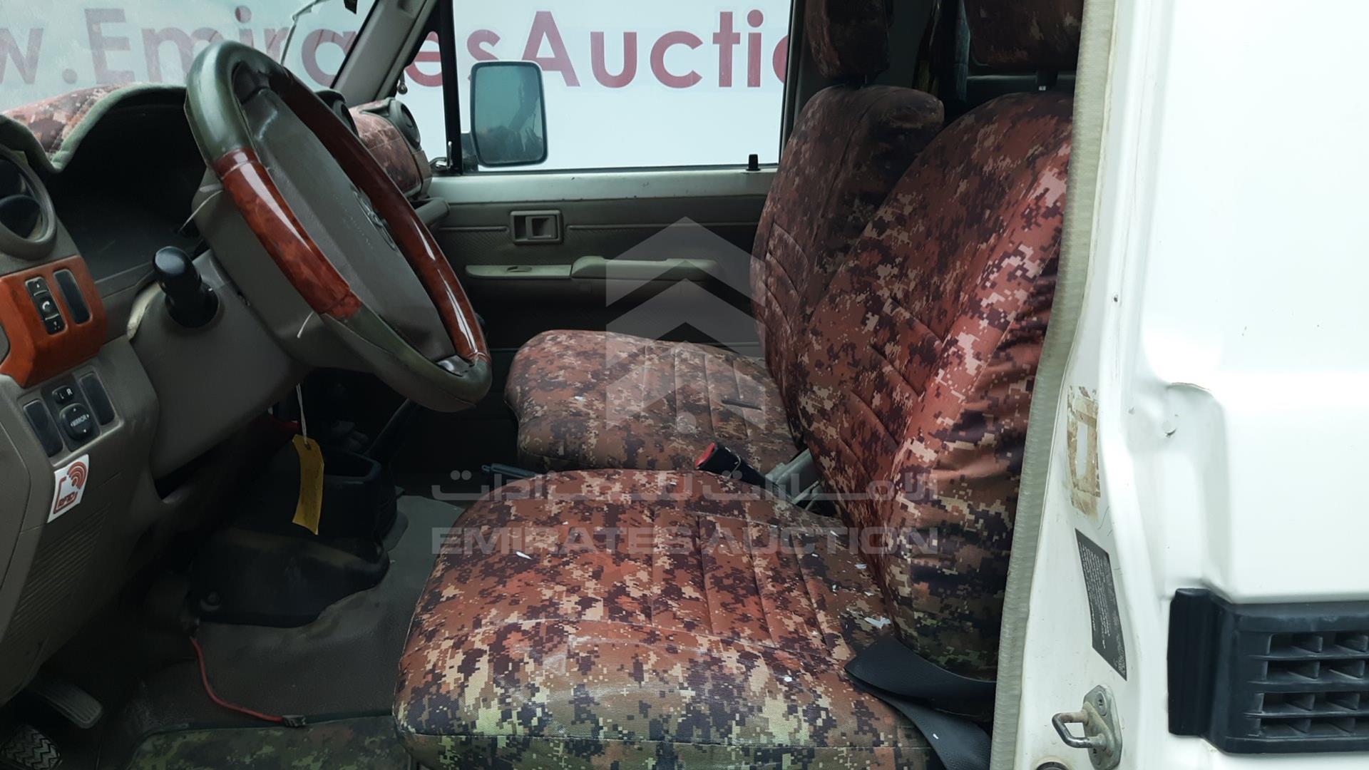 2013 TOYOTA LAND CRUISER VIN: JTFLU73J2D4547985