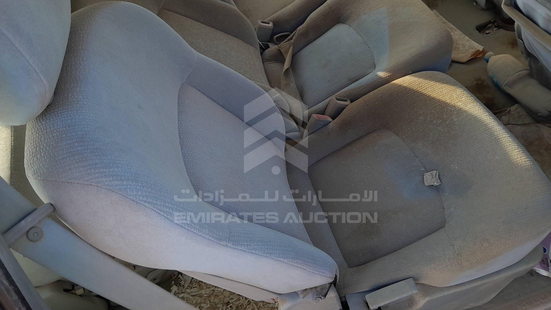 2006 HYUNDAI TRAJET VIN: KMHMG81C56U289569