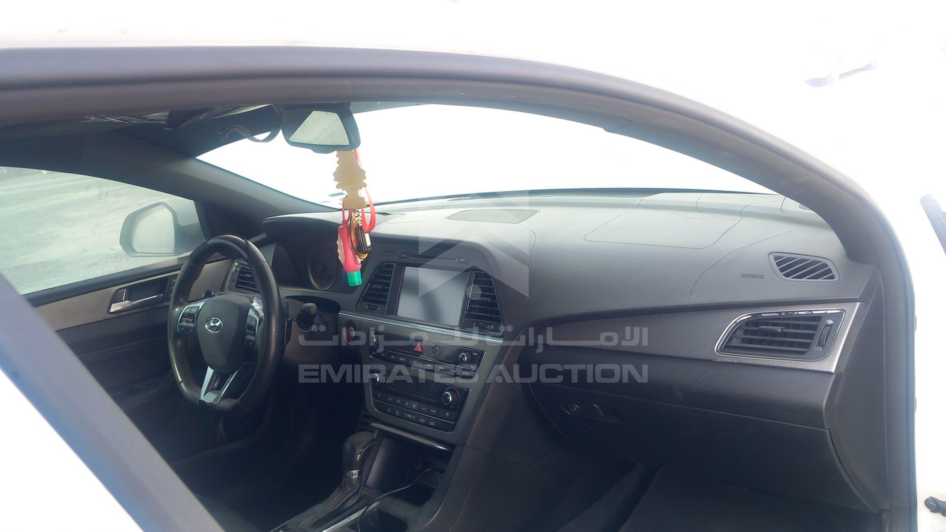 2016 HYUNDAI SONATA VIN: KMHE341B4GA125815