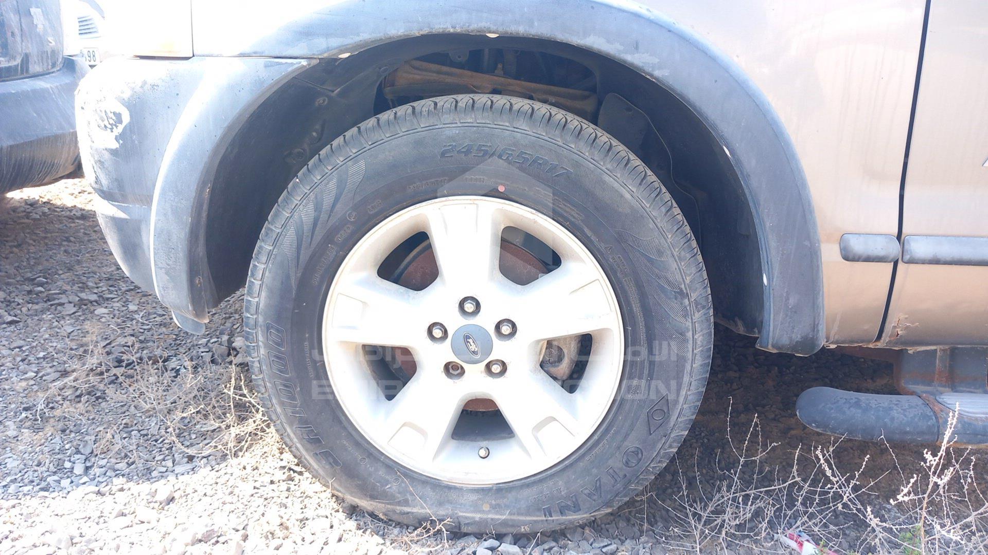 2005 FORD EXPLORER VIN: 1FMZU72EXZA74442