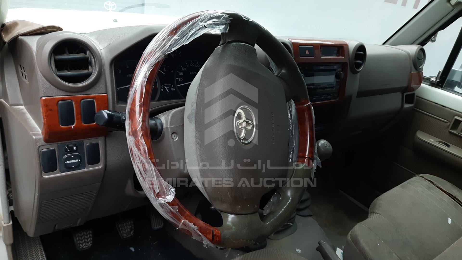 2012 TOYOTA LAND CRUISER VIN: JTFLU73J1C4530111