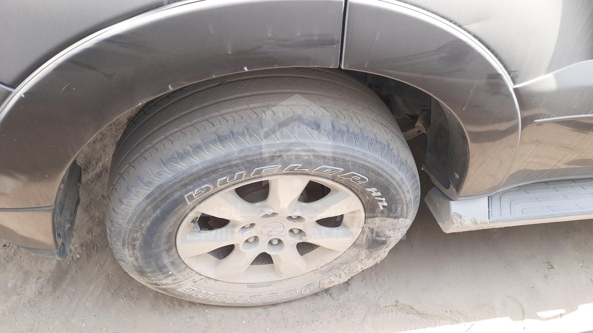 2010 MITSUBISHI PAJERO VIN: JMYLRV95WAJ703844