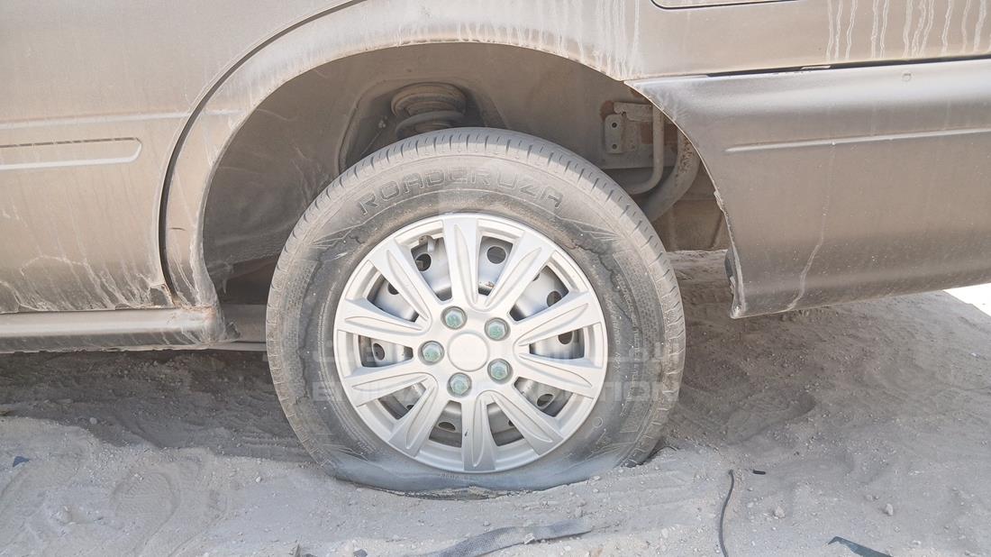 نيسان صني 1998 — الإطار الخلفي الأيسر — صورة 31