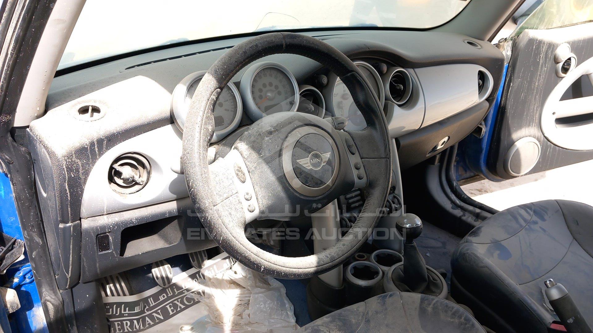 2005 MINI COOPER VIN: WMWRE31045TD32098