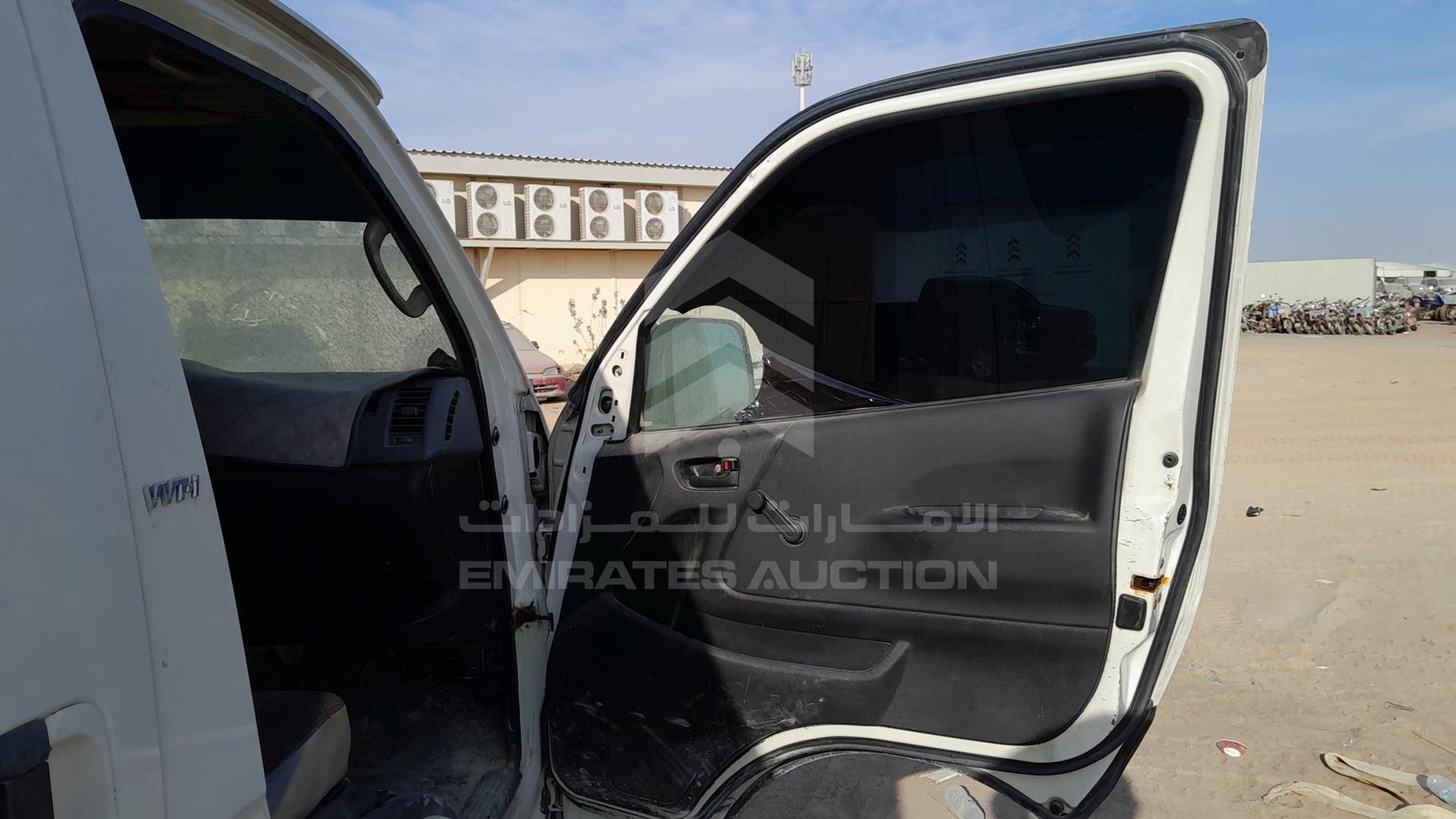 2009 TOYOTA HIACE VIN: JTGJX02P695010027