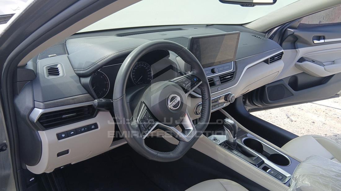 2023 Nissan Altima — Front Left Driver Dashboard View — Photo 11