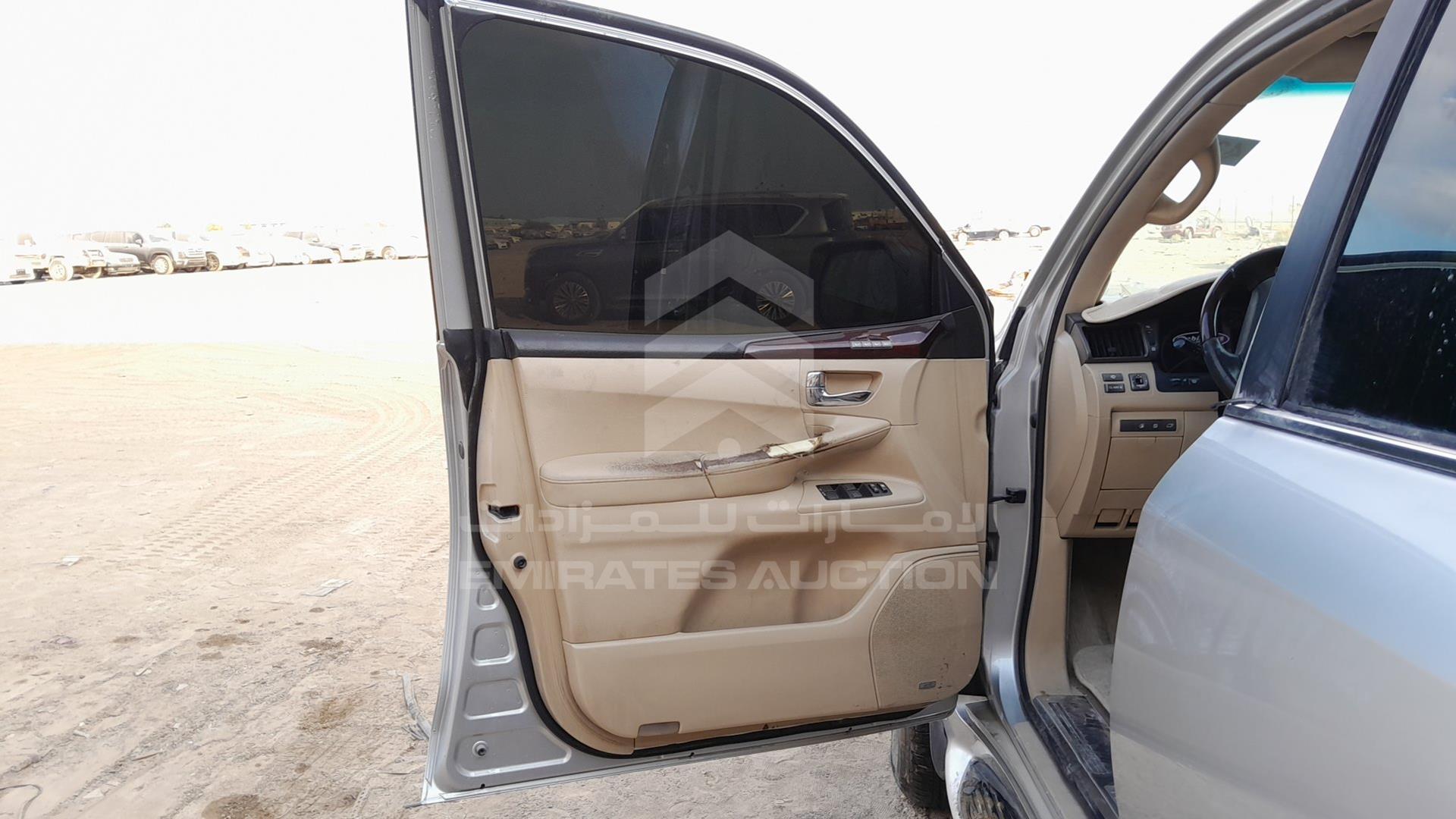 2009 LEXUS LX 570 VIN: JTJHY00W994024879