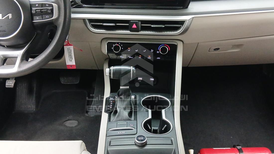 2023 Kia K5 — Gear View — Photo 18