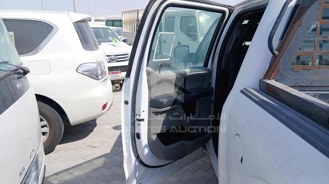 فورد اف 150 2019 — الباب الخلفي الأيسر — صورة 18