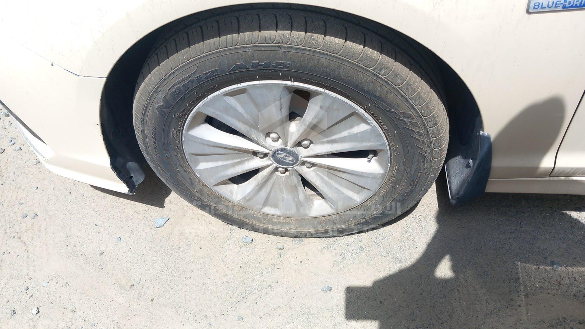 2018 HYUNDAI SONATA VIN: KMHE24135JA082122