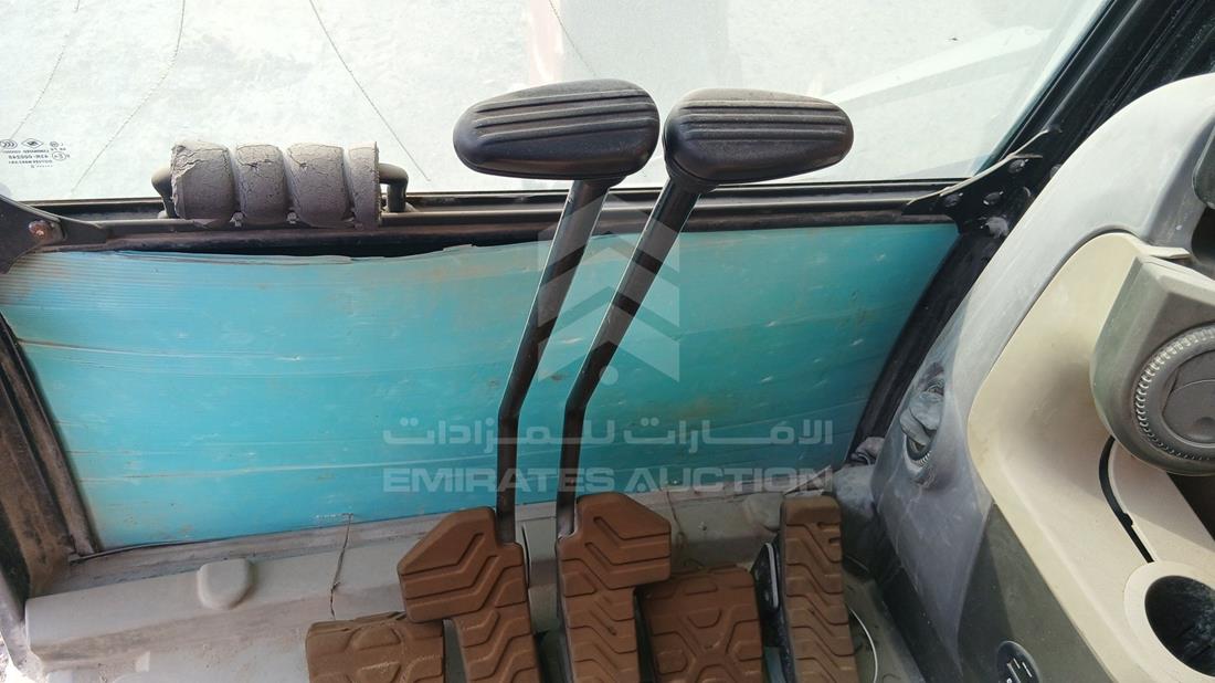 Caterpillar 330DL — Steering & Mounted Controls — Photo 13