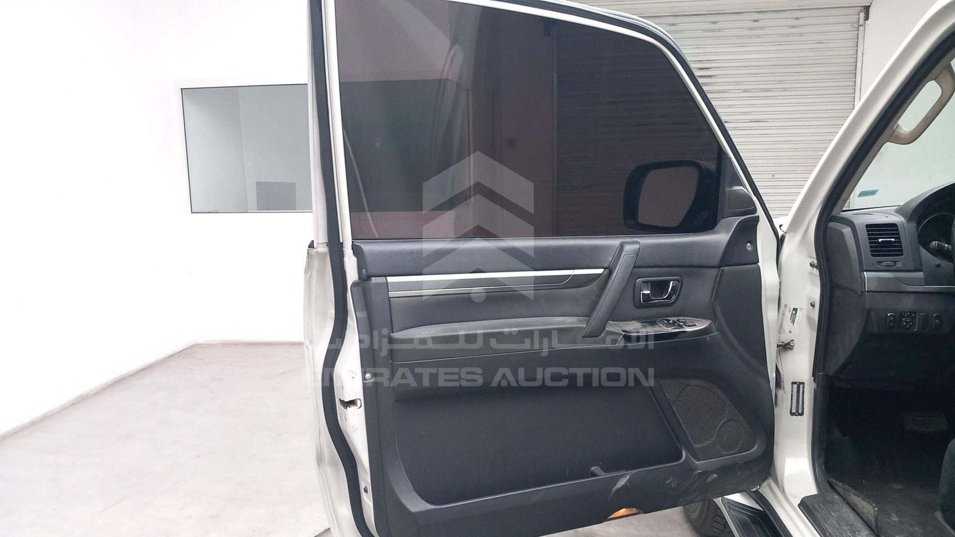 2016 MITSUBISHI PAJERO VIN: JMYMRV85WGJ709722