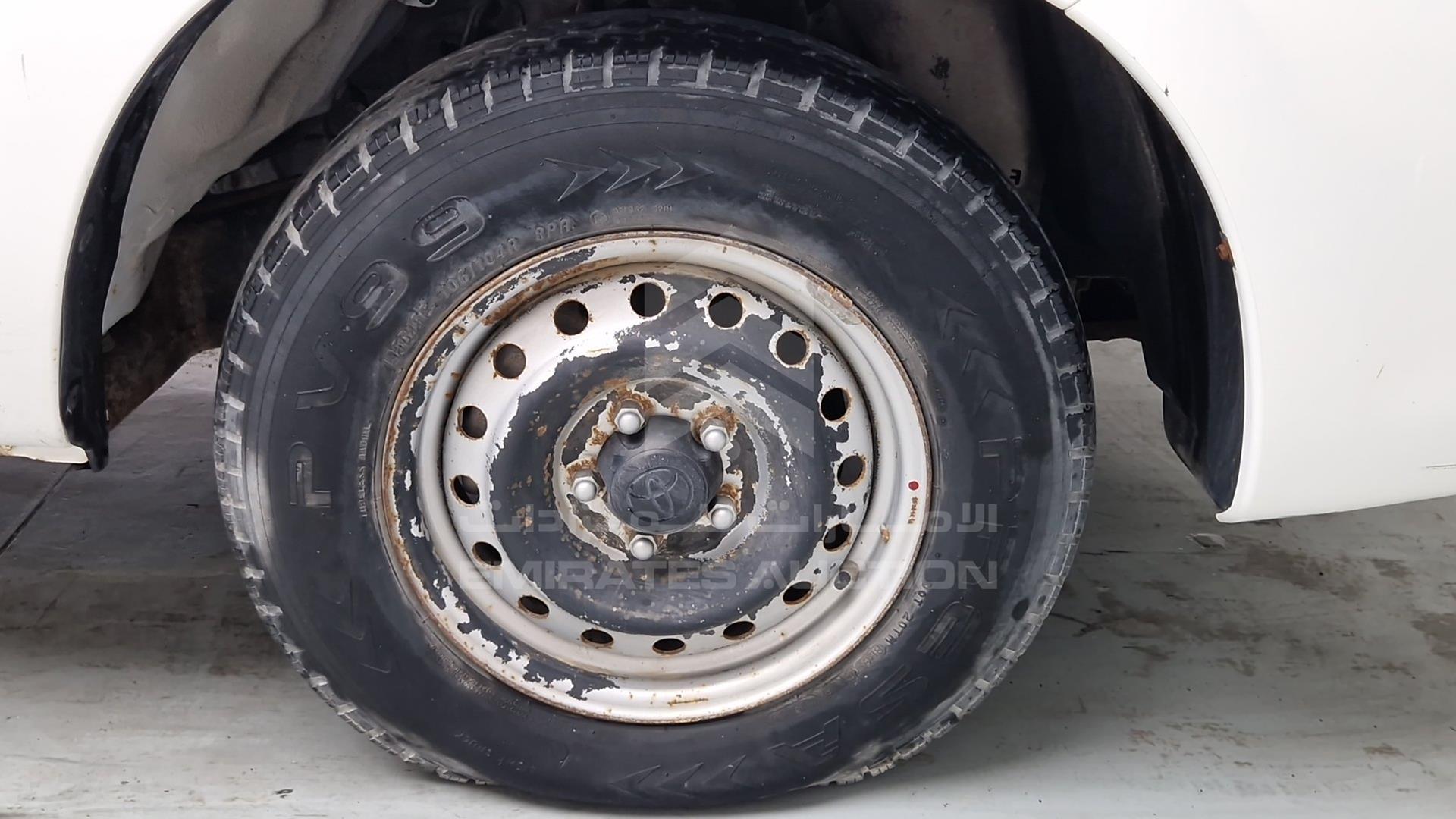 2015 TOYOTA HILUX VIN: MR0EX12G7F2352671