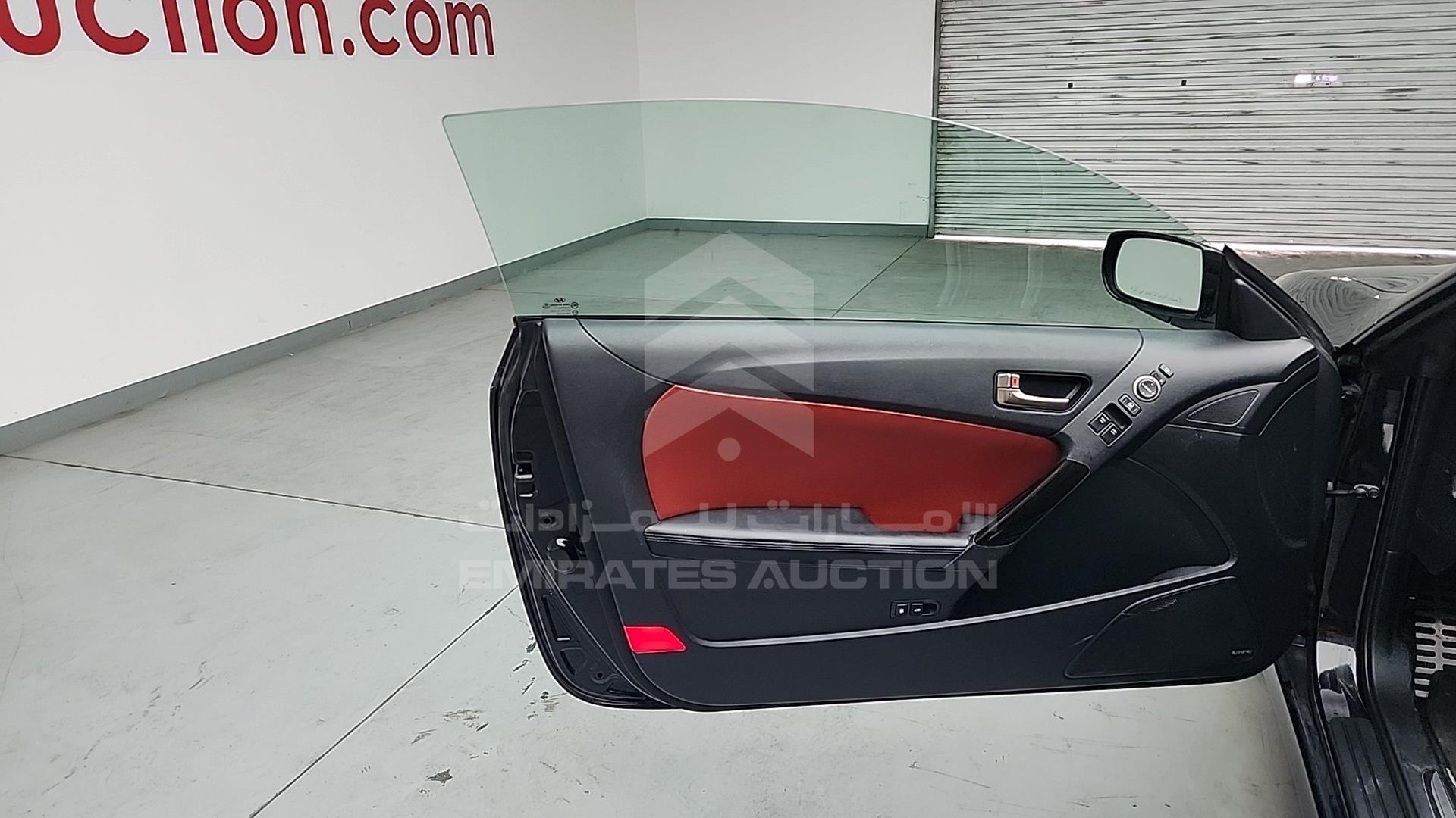 2015 HYUNDAI GENESIS VIN: KMHHU61H5FU116239