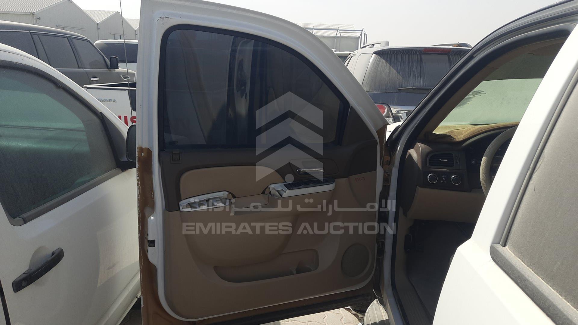 2010 CHEVROLET TAHOE VIN: 1GNUKAE02AR264285