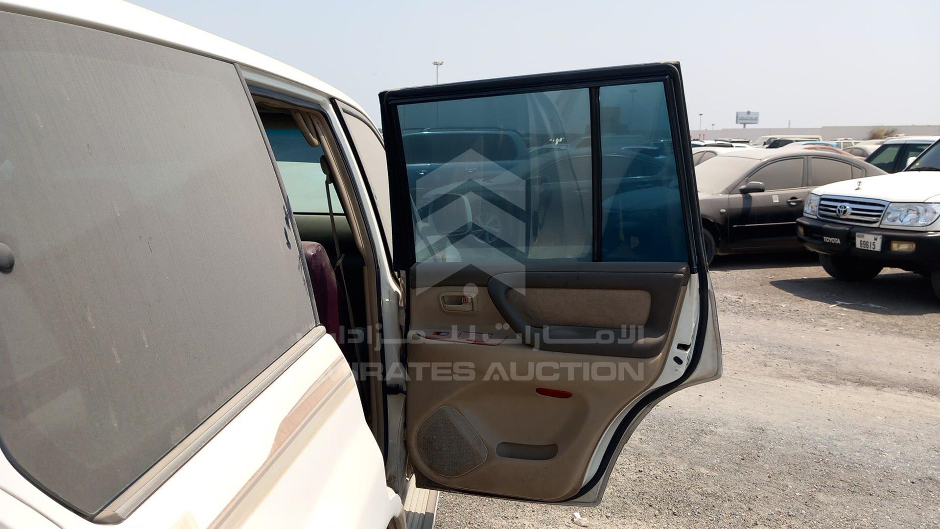 2005 TOYOTA LAND CRUISER VIN: JTEHJ09J755117236