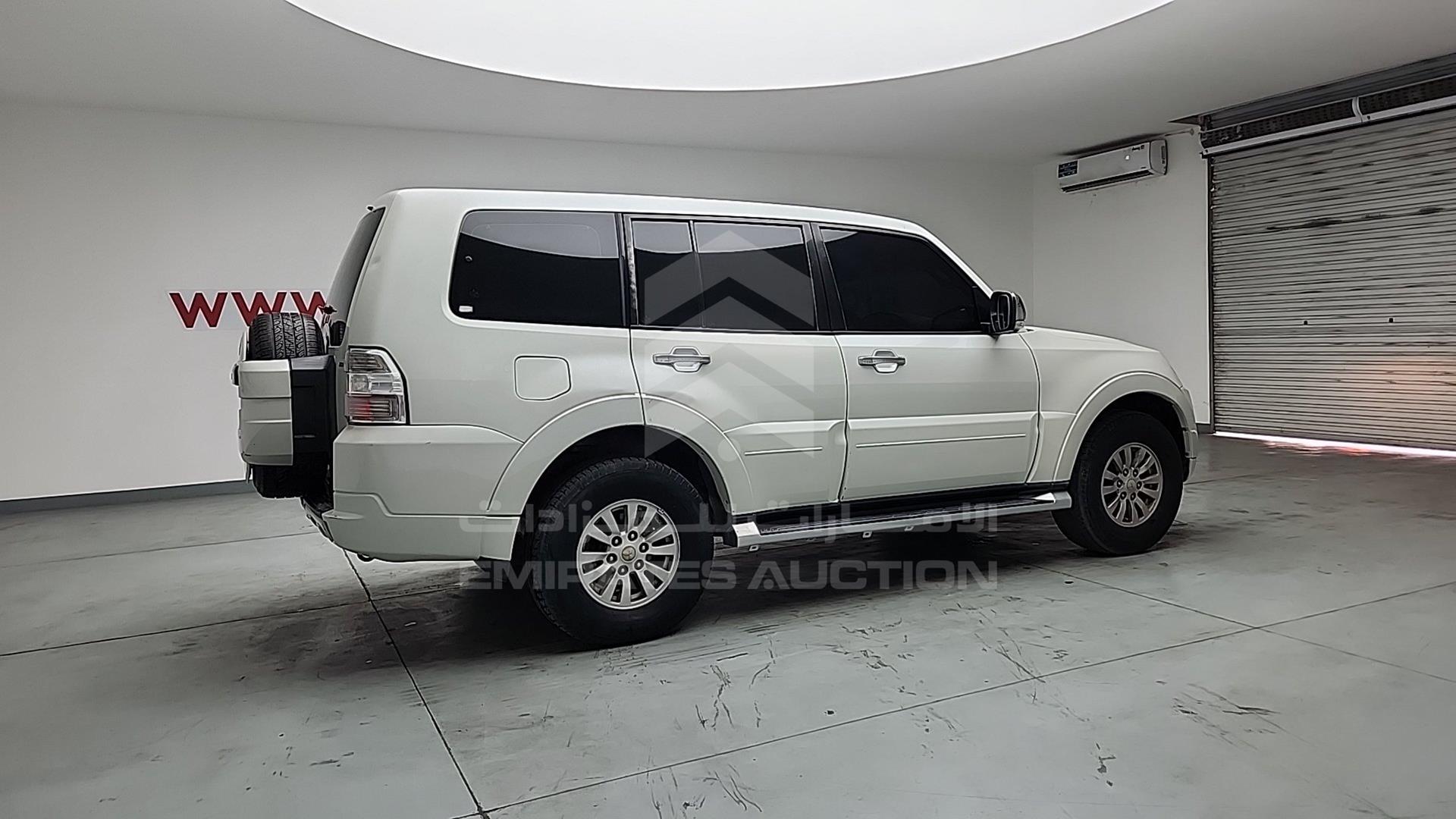2011 MITSUBISHI PAJERO VIN: JMYLRV95WBJ701598