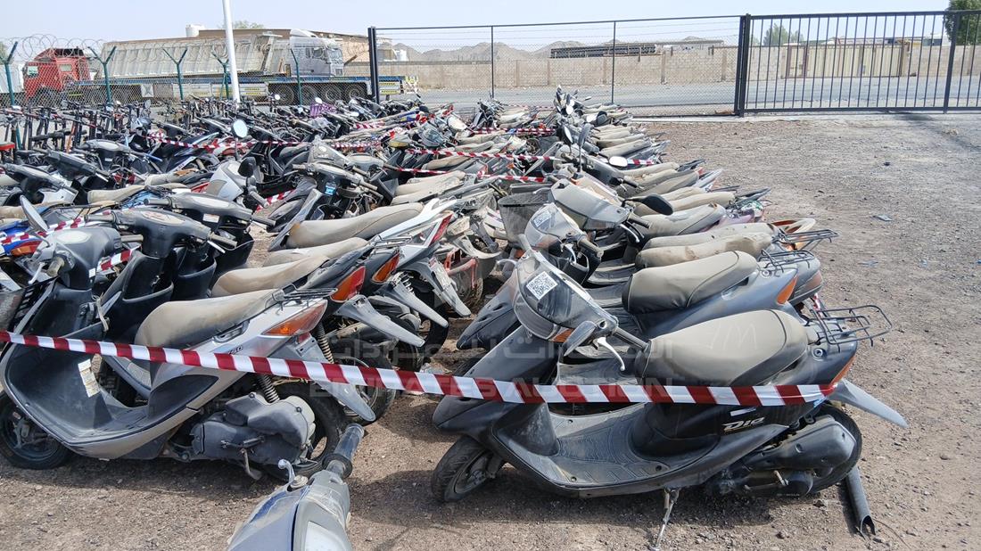 20 Scooter - Scrap without document — Front Left Angle — Photo 5