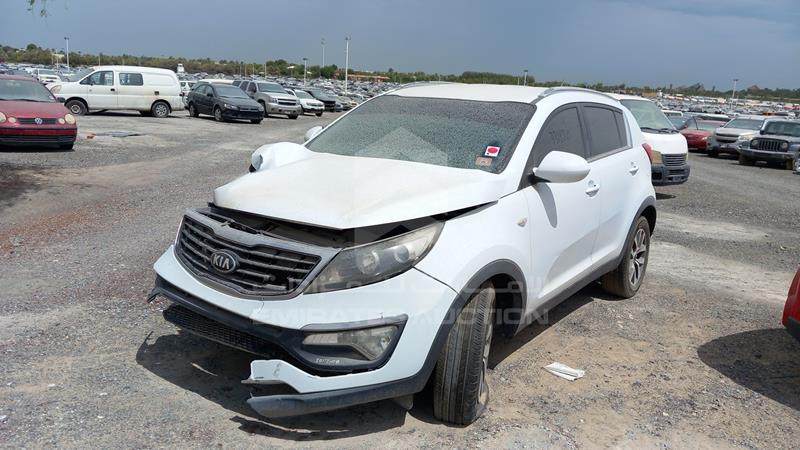 U5YPB81A5FL528920 Auction: EmiratesAuction Lot: 404941 U5YPB81A5FL528920 Kia Sportage 2015 WHITE Photo 6