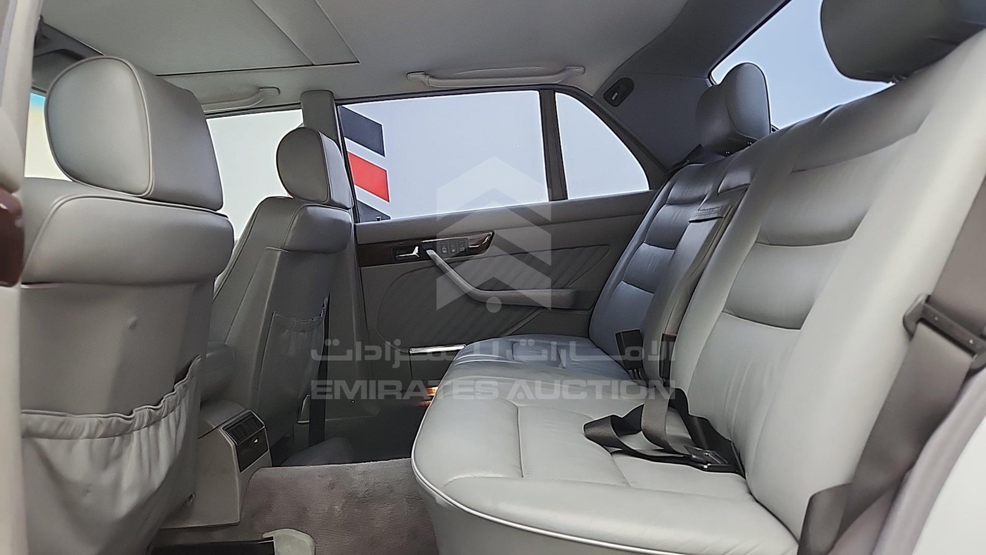 1990 MERCEDES SEL 560 VIN: WDBCA39E7LA537035
