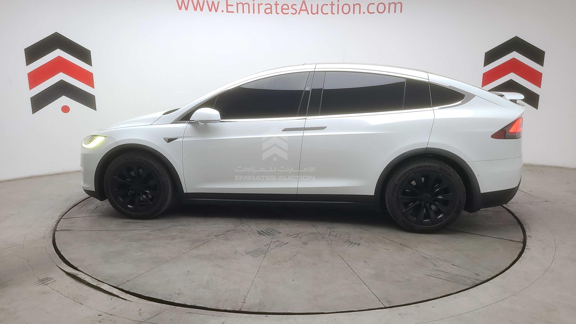 2018 TESLA MODEL X VIN: 5YJXCCE27JF116185