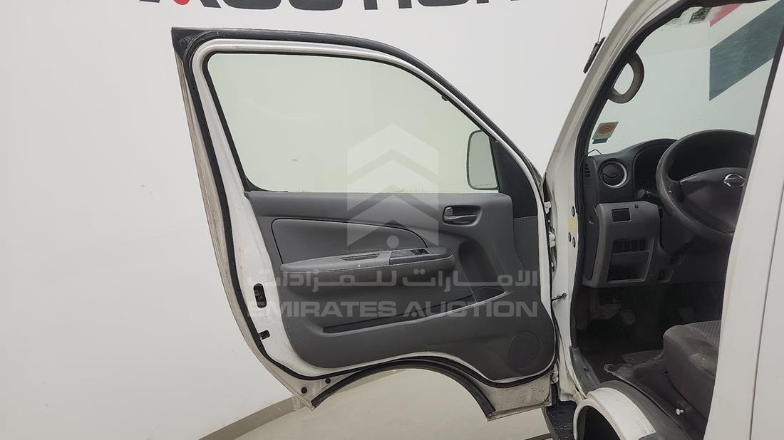 نيسان أورفان 2016 — الباب الأمامي الأيسر — صورة 5