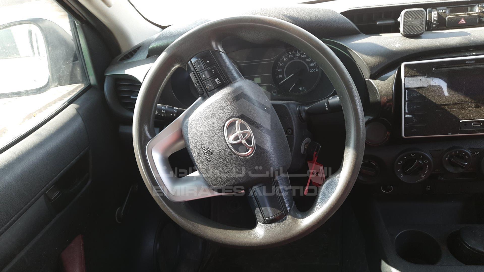 2017 TOYOTA HILUX VIN: MR0DX8CDXH0400056