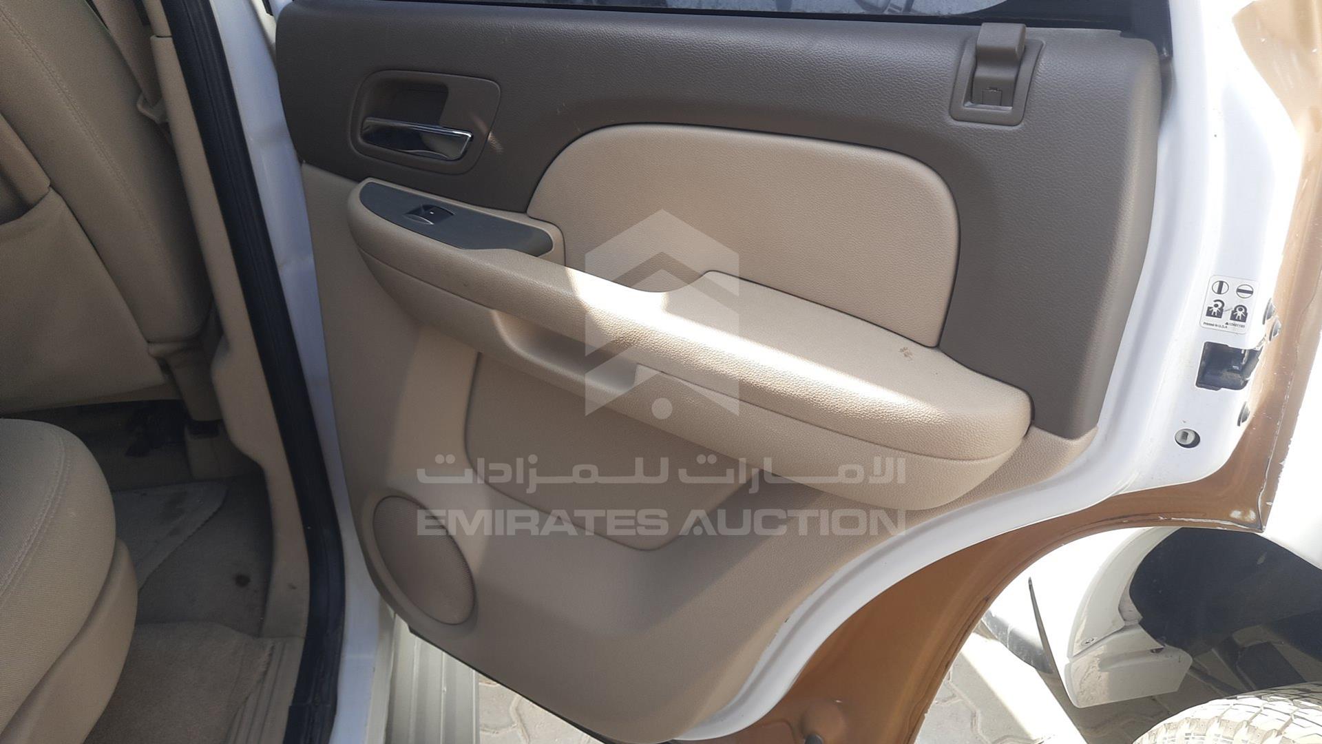 2010 CHEVROLET TAHOE VIN: 1GNUKAE02AR264285