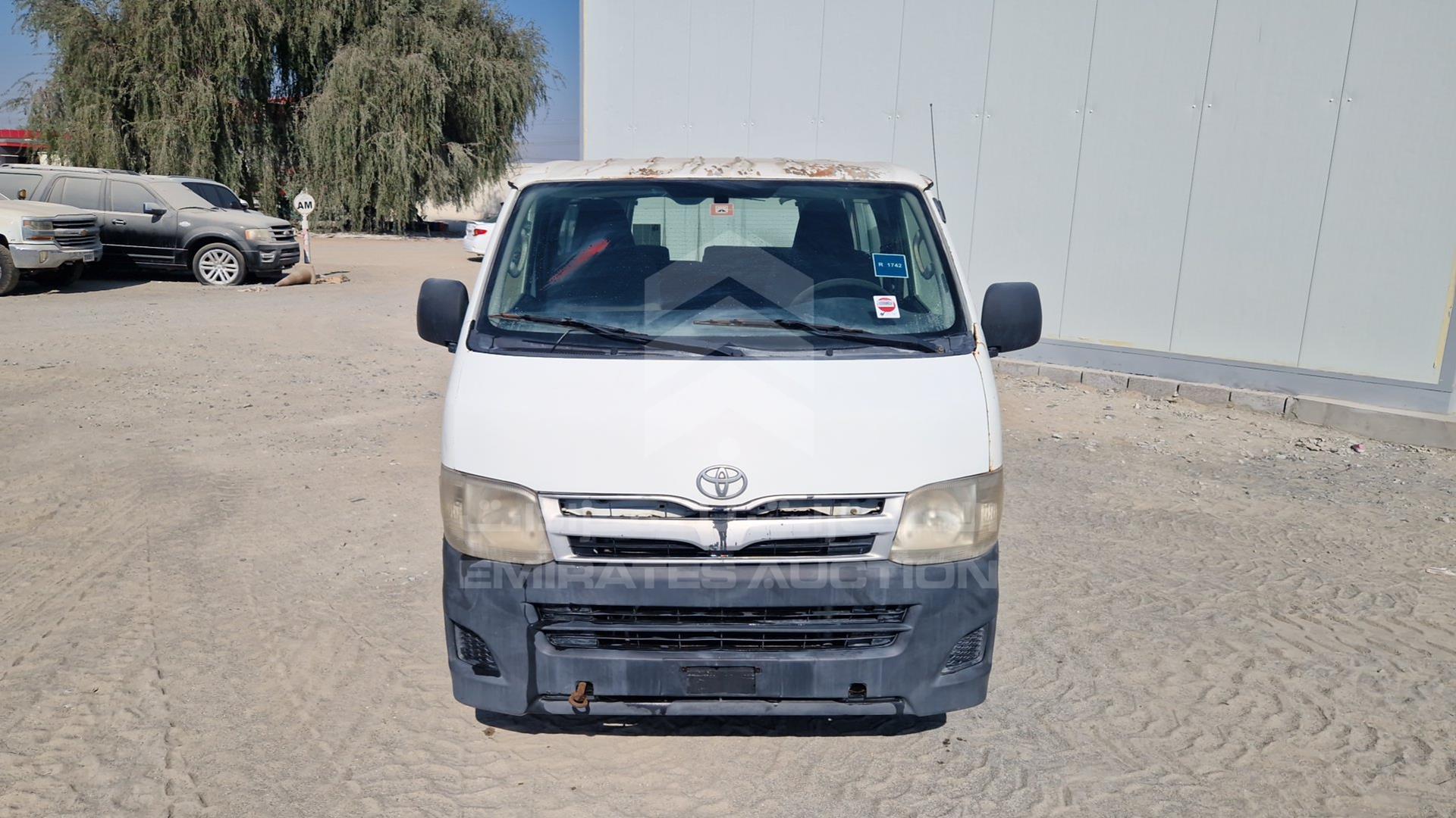 2011 TOYOTA HIACE VIN: JTGJX02P9B0040044